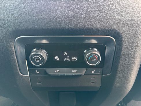Used 2025 Chevrolet Tahoe Premier AWD/4WD image 32