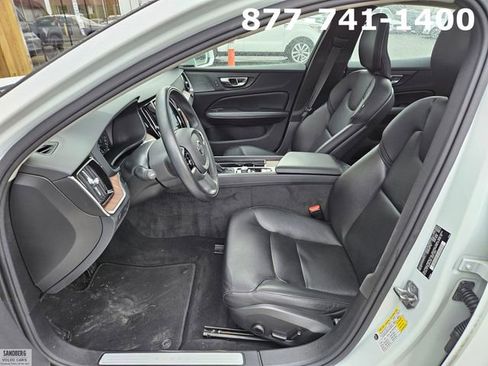 Used 2019 Volvo S60 T6 Momentum w/ Multimedia Package image 11