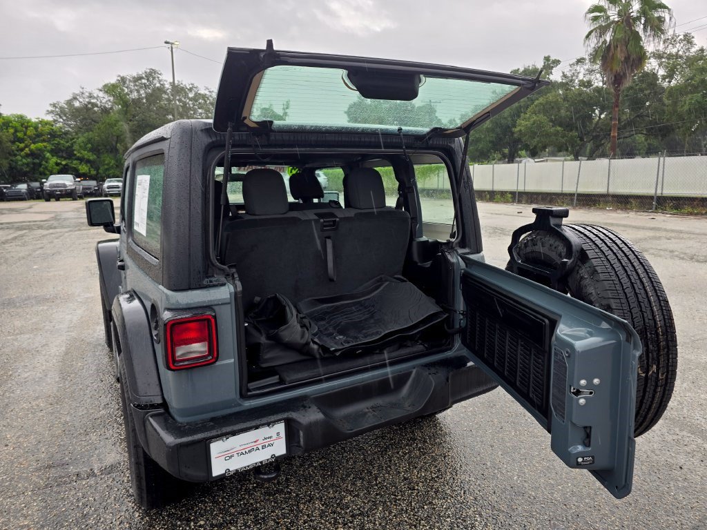 Used 2025 Jeep Wrangler Sport AWD/4WD image 31