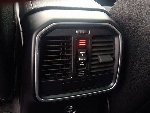 Used 2021 Porsche Macan image 11