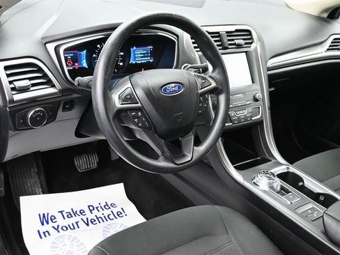 Used 2020 Ford Fusion SE image 17