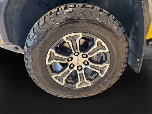 Used 2024 GMC Canyon AT4 w/ LPO, Off Road Lift Package AWD/4WD image 9