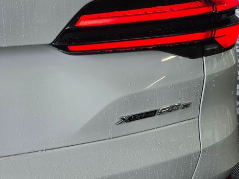 Used 2025 BMW X5 xDrive50e image 15