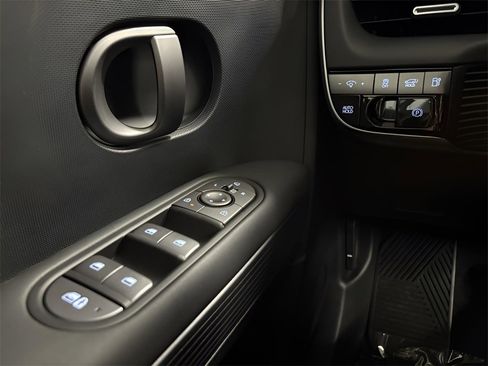 New 2025 Hyundai Ioniq 5 SEL image 16