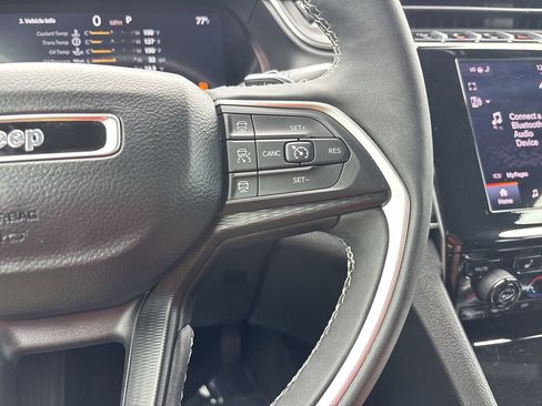 Used 2025 Jeep Grand Cherokee Laredo X w/ Luxury Tech Group I RWD image 28