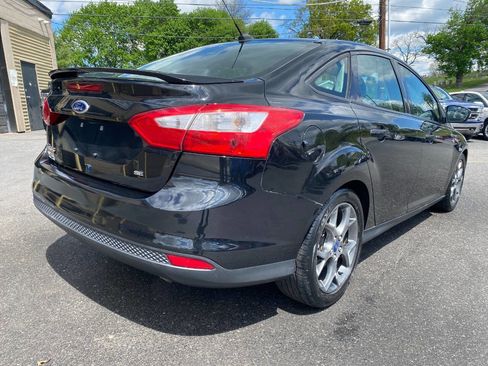 Used 2014 Ford Focus SE w/ Equipment Group 201A FWD image 3