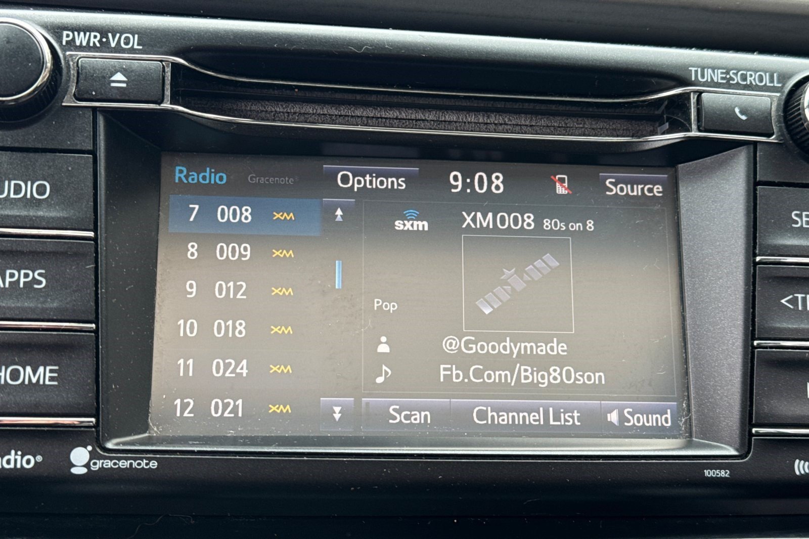 Used 2018 Toyota RAV4 XLE w/ Plus Extra Value Package AWD/4WD image 20