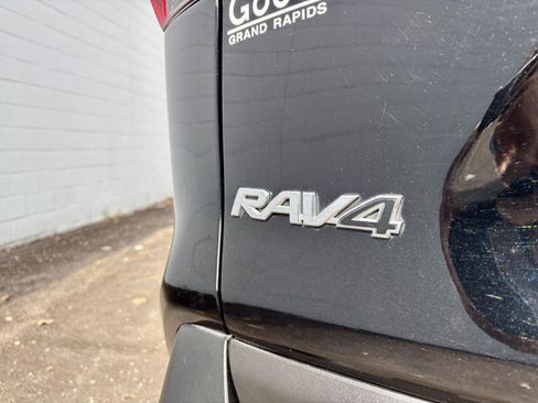 Used 2021 Toyota RAV4 XLE AWD/4WD image 26
