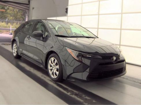 Used 2024 Toyota Corolla LE FWD image 4