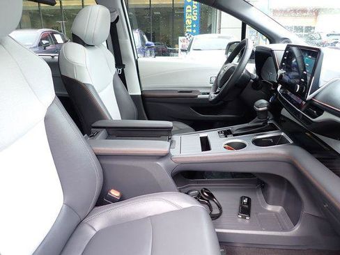 Certified 2022 Toyota Sienna XSE w/ XSE Plus Package AWD/4WD image 3