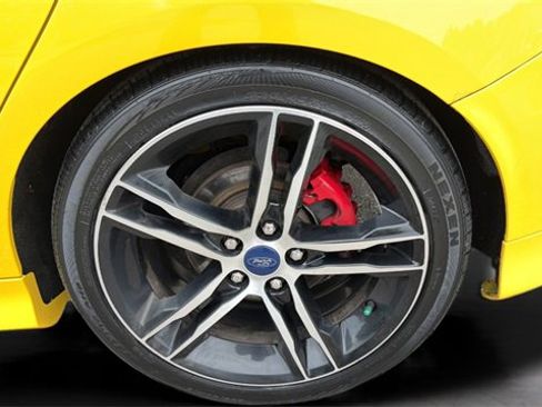Used 2018 Ford Focus ST image 25