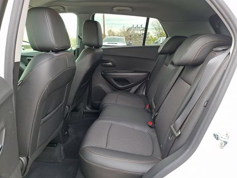 Certified 2022 Chevrolet Trax LT w/ LT Convenience Package AWD/4WD image 15