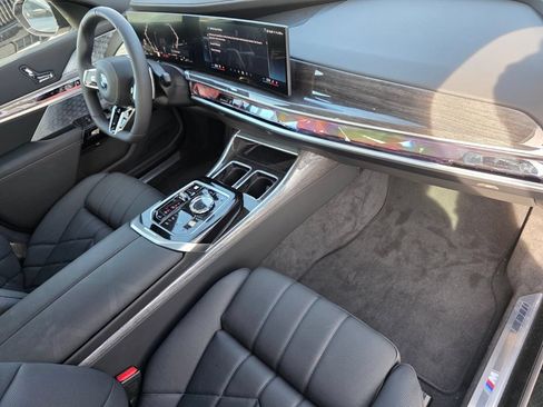 Used 2026 BMW 760i xDrive w/ Executive Package AWD/4WD image 28