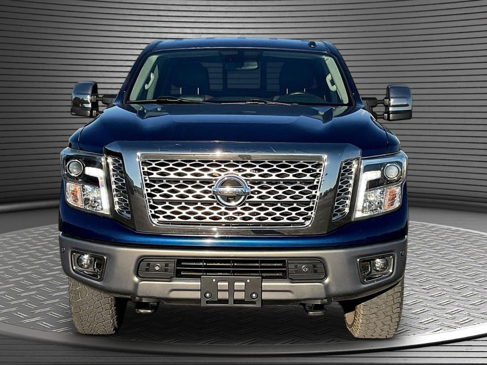 Used 2019 Nissan Titan Platinum Reserve w/ Platinum Utility Package AWD/4WD image 2