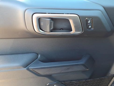 New 2025 Ford Bronco Badlands image 10