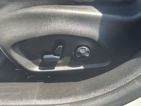 Used 2020 Jeep Renegade Altitude FWD image 19