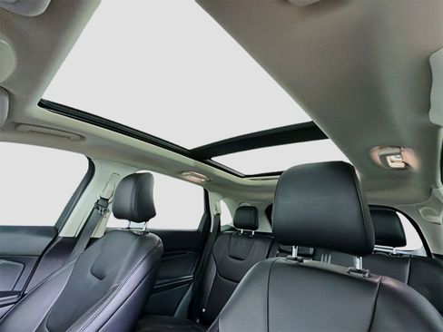 Used 2022 Ford Edge Titanium image 15