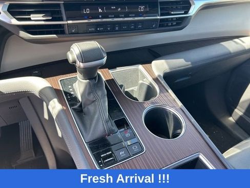 Used 2024 Toyota Sienna XLE FWD image 16