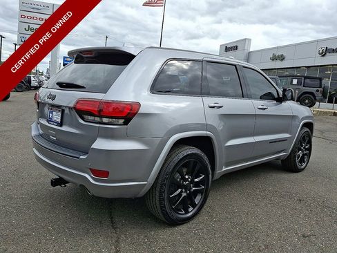 Used 2019 Jeep Grand Cherokee Altitude image 11