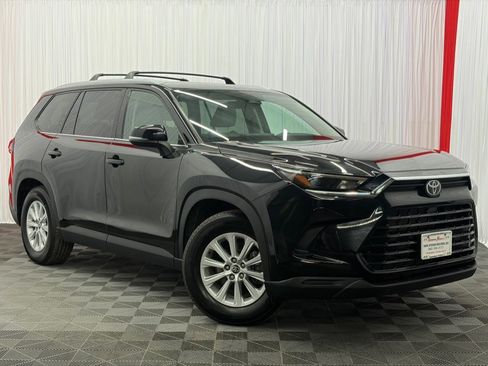 Used 2025 Toyota Grand Highlander AWD image 2