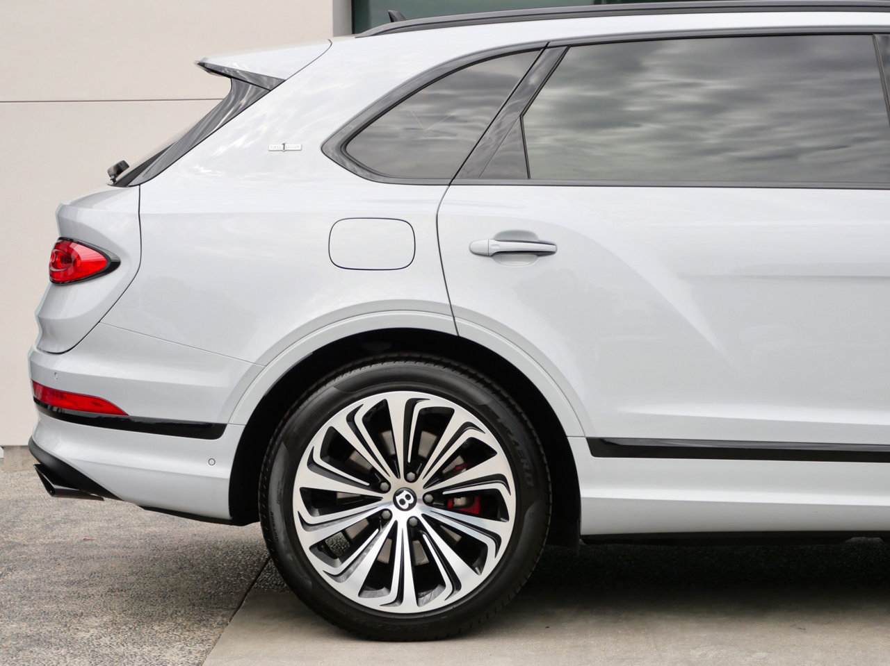 Used 2023 Bentley Bentayga Extended Wheelbase AWD/4WD image 9