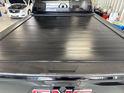 Used 2023 GMC Sierra 2500 Denali w/ Denali Black Diamond Edition AWD/4WD image 18
