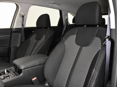 Certified 2024 Kia Sorento LX image 8