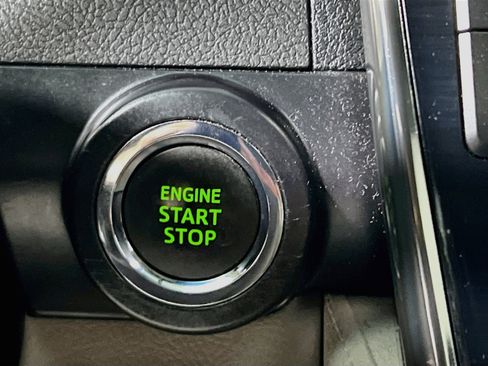 Used 2014 Toyota Camry XLE FWD image 23