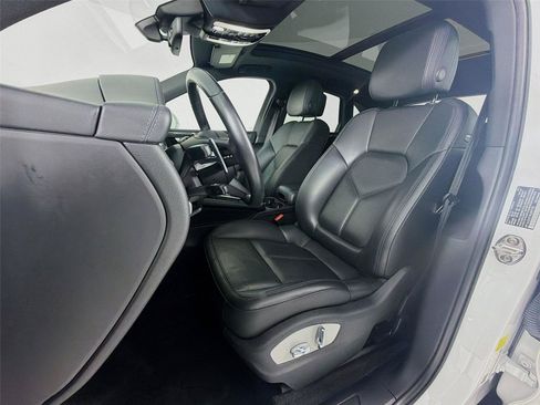 Used 2022 Porsche Macan AWD/4WD image 5