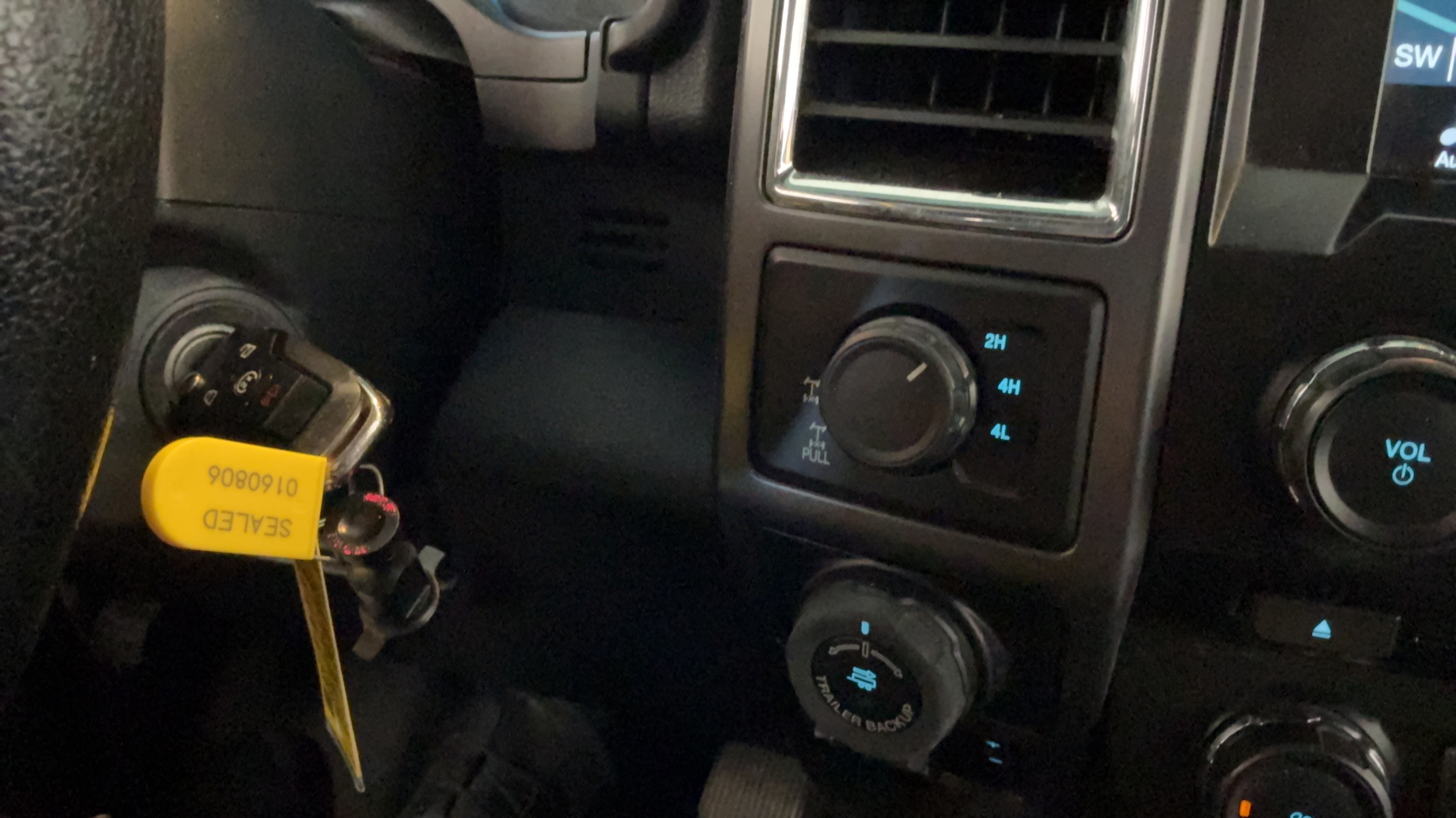 Used 2016 Ford F150 XLT w/ Equipment Group 302A Luxury AWD/4WD image 18