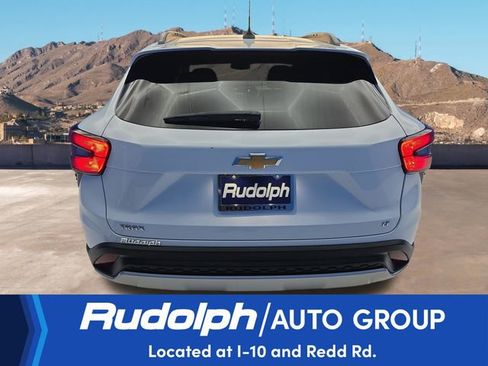 Used 2025 Chevrolet Trax LT w/ LT Convenience Package FWD image 4
