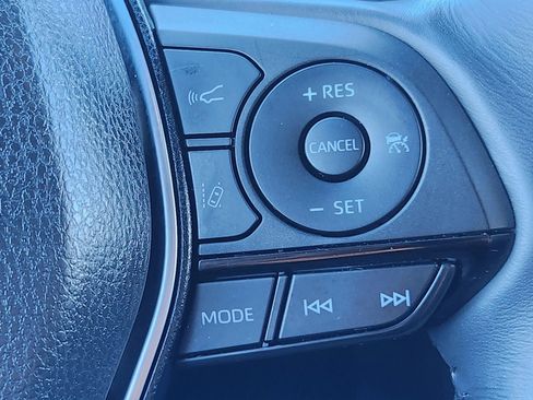 Used 2023 Toyota Venza Limited image 18