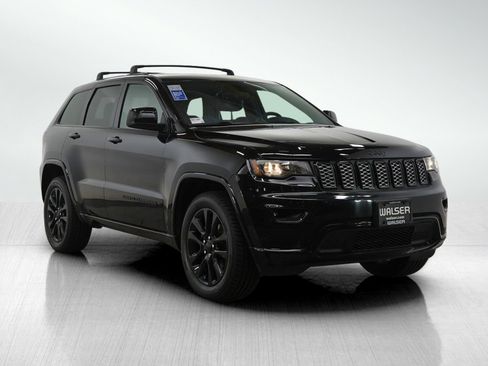 Used 2018 Jeep Grand Cherokee Altitude image 8
