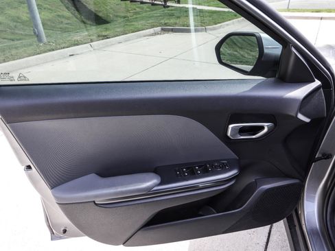 Used 2025 Kia K4 LXS image 33