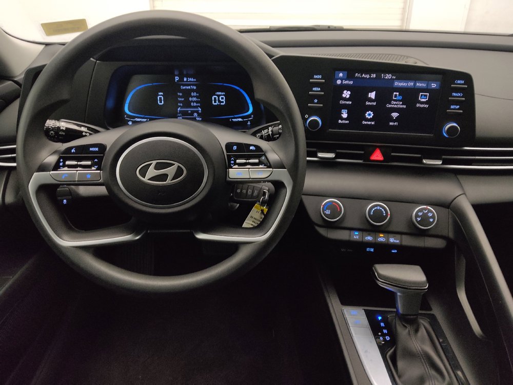 Used 2025 Hyundai Elantra SE FWD image 22