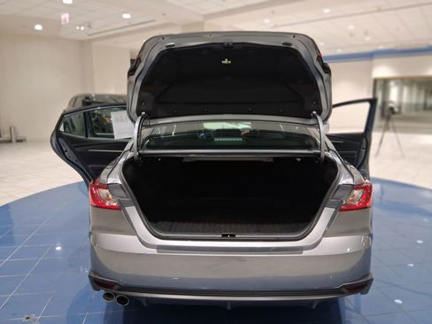 Used 2025 Toyota Camry SE w/ Convenience Package image 18