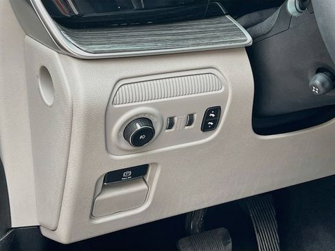 Used 2022 Jeep Wagoneer Series II AWD/4WD image 10