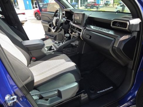 Used 2025 Toyota Tacoma SR5 AWD/4WD image 23