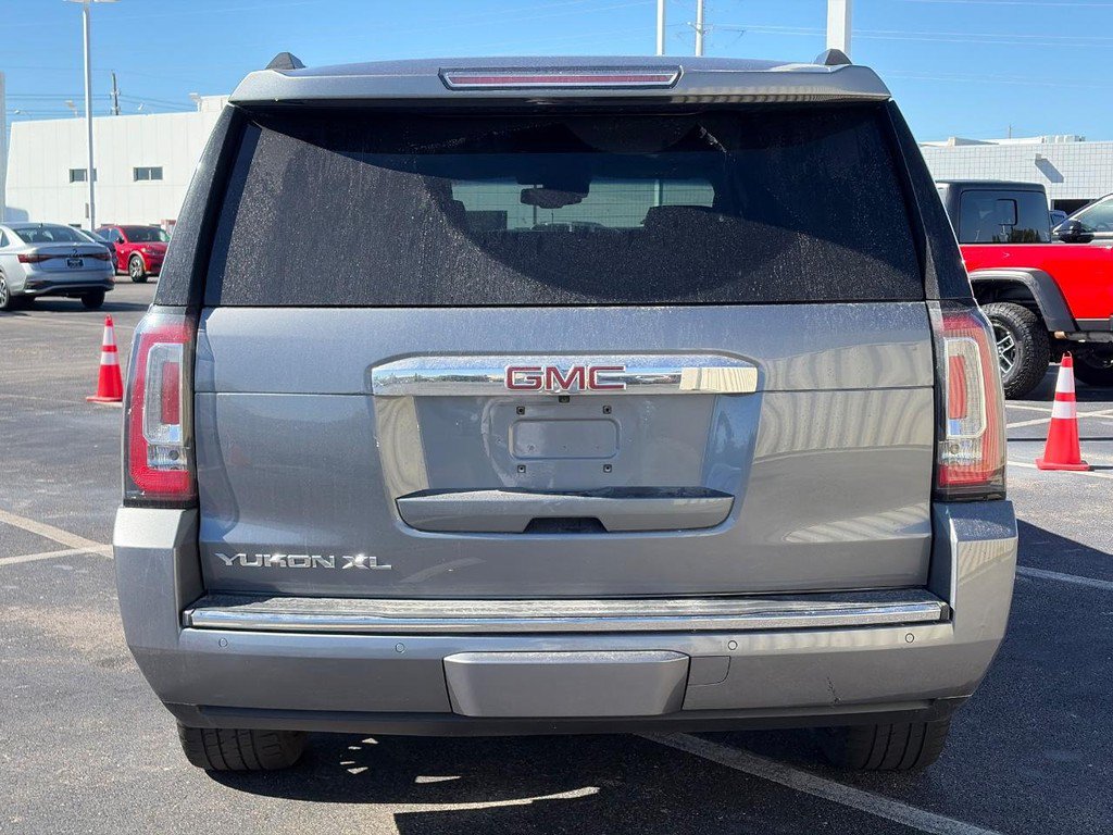 Used 2018 GMC Yukon XL Denali w/ Denali Ultimate Package AWD/4WD image 3