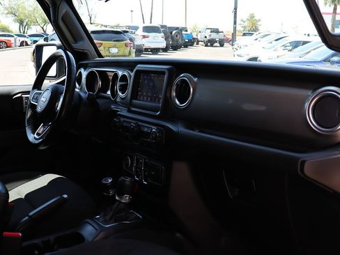 Used 2020 Jeep Wrangler Unlimited Sahara AWD/4WD image 35