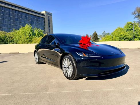 Used 2024 Tesla Model 3 Standard Range RWD image 3