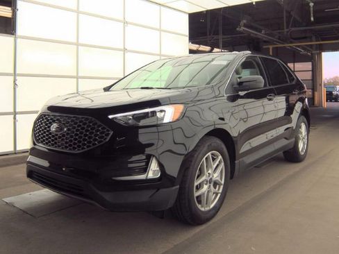 Used 2023 Ford Edge SEL w/ Convenience Package AWD/4WD image 2