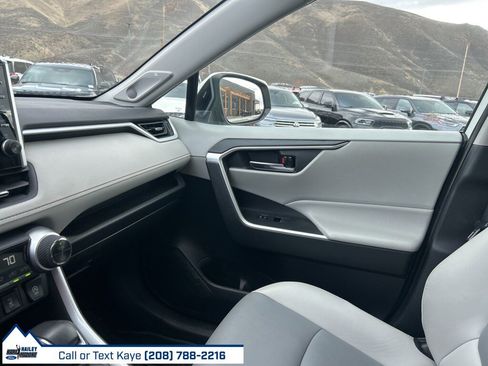 Used 2022 Toyota RAV4 XLE Premium image 37