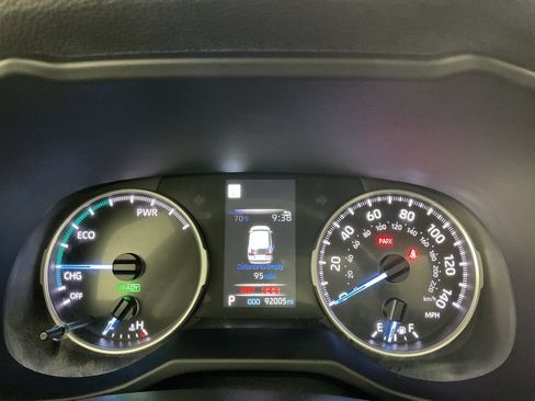 Used 2022 Toyota RAV4 LE AWD/4WD image 26