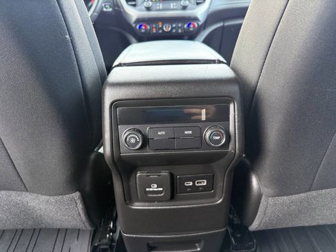 Used 2022 GMC Acadia SLE w/ Driver Convenience Package image 17