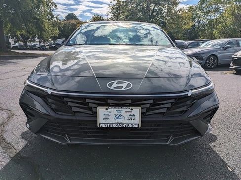 New 2025 Hyundai Elantra Limited image 9
