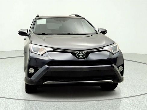 Used 2018 Toyota RAV4 XLE FWD image 2