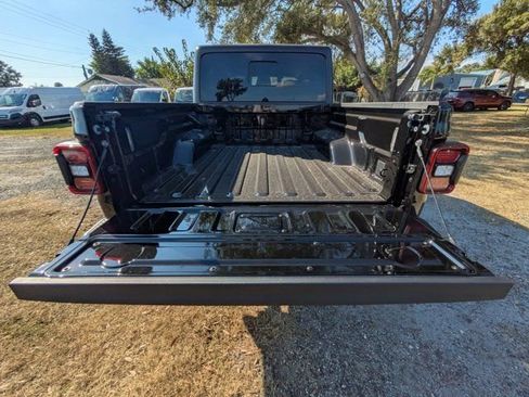 New 2026 Jeep Gladiator Willys image 11