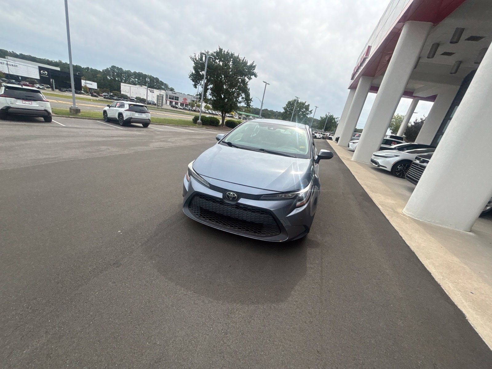Used 2020 Toyota Corolla LE FWD image 18