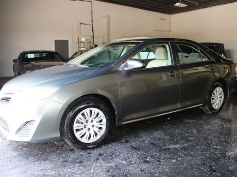 Used 2012 Toyota Camry LE FWD image 7